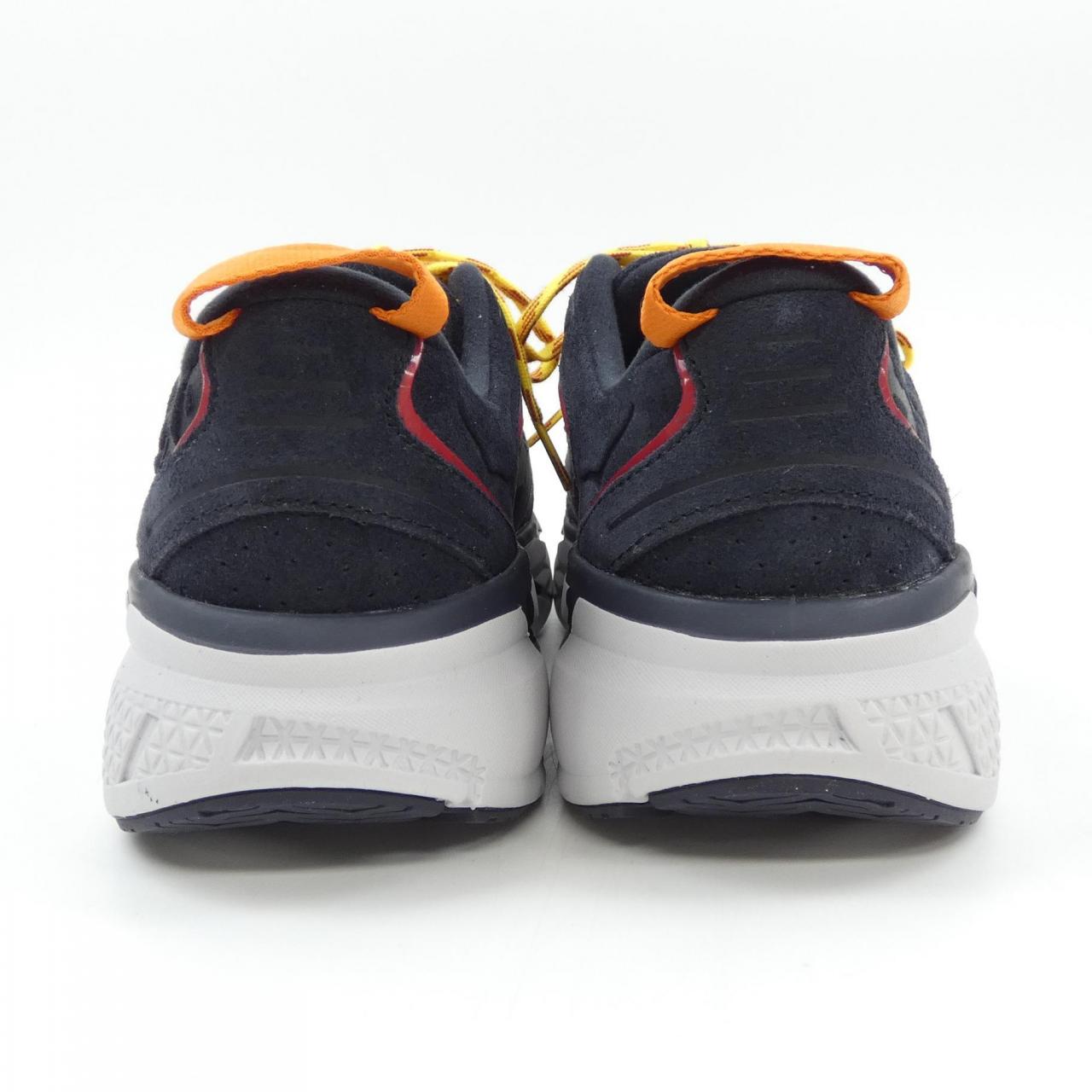 ホカオネオネ HOKA ONE ONE スニーカー