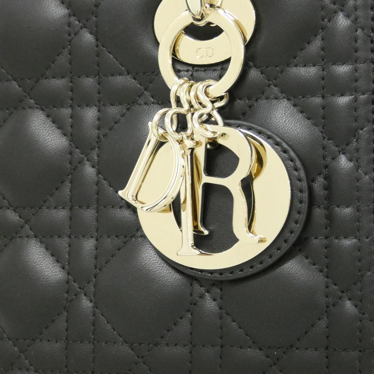 クリスチャンディオール レディ ディオール ミディアム M0565ONGE バッグ