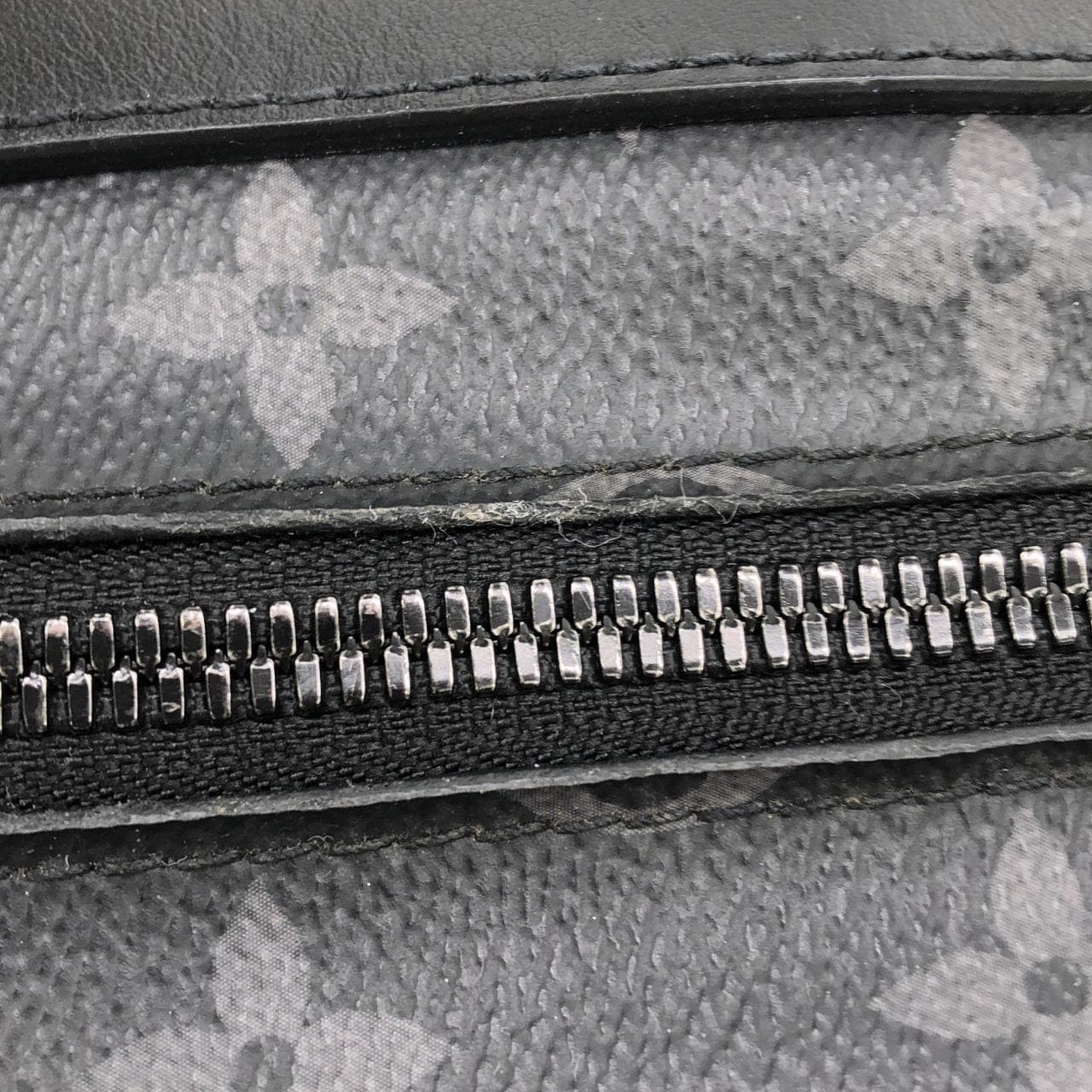 ルイヴィトン モノグラム エクリプス ソフトトランク M44730 ショルダーバッグ