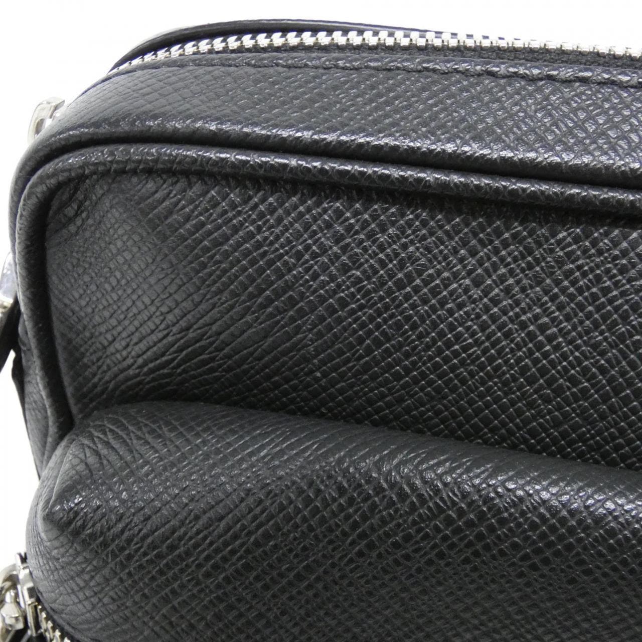 ルイヴィトン タイガ ラマ アウトドア メッセンジャー PM M30233 ショルダーバッグ