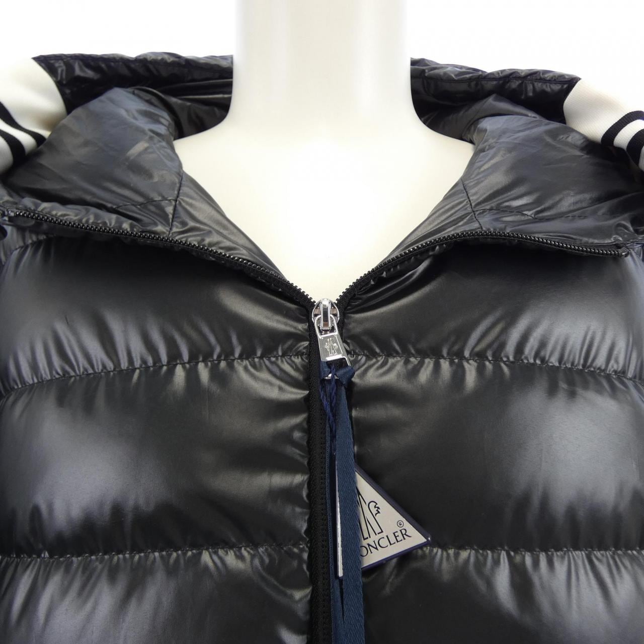 モンクレール MONCLER CORNOUR ダウンジャケット
