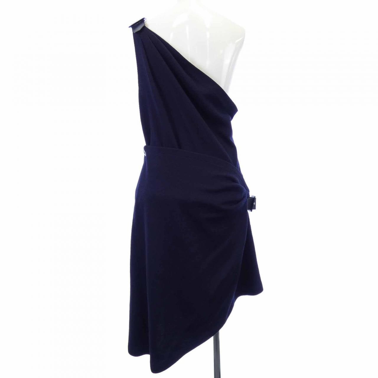 タエアシダ TAE ASHIDA セットアップ