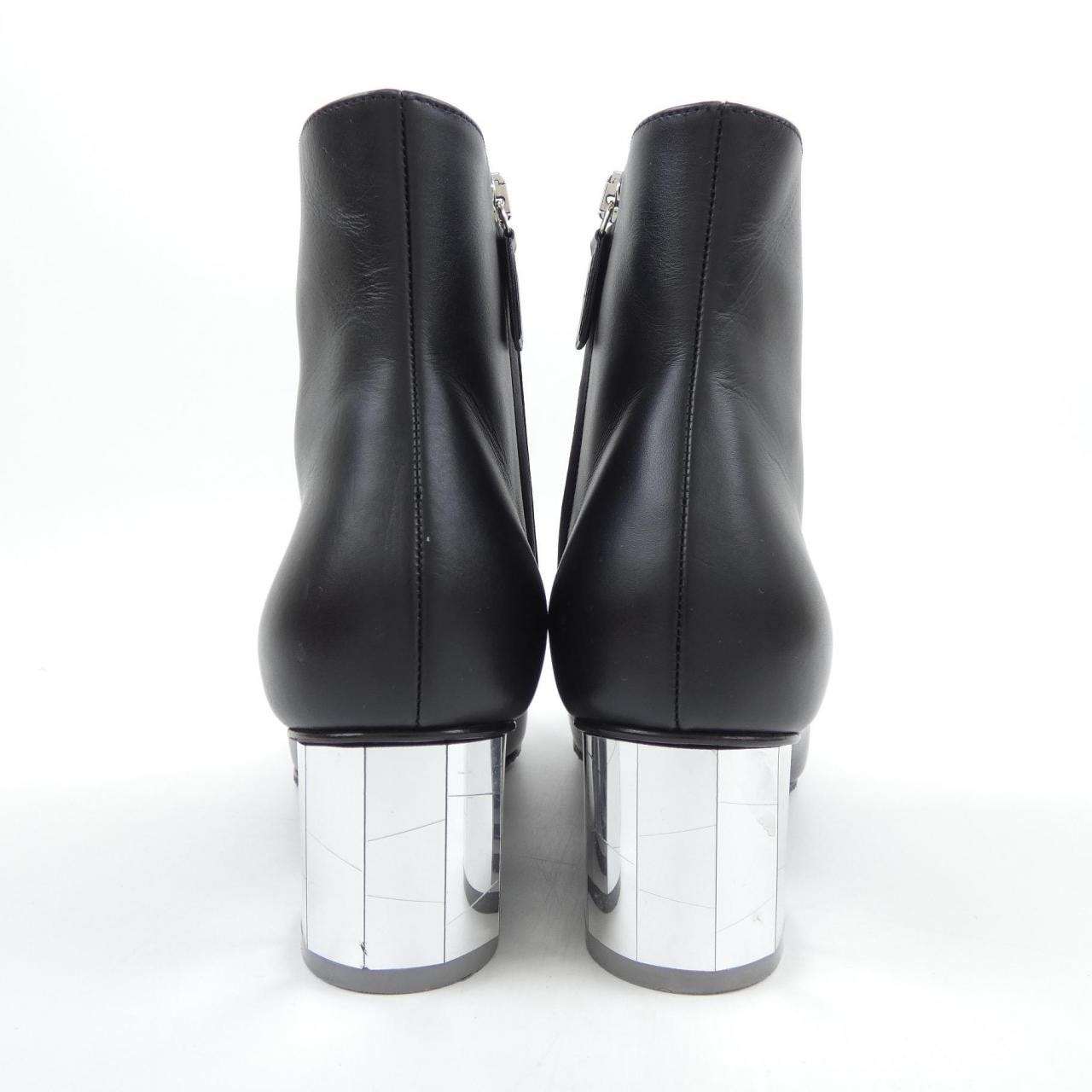 萨尔瓦托雷·菲拉格慕SALVATORE FERRAGAMO萨尔瓦托雷·菲拉格慕 (Salvatore Ferragamo) 靴子