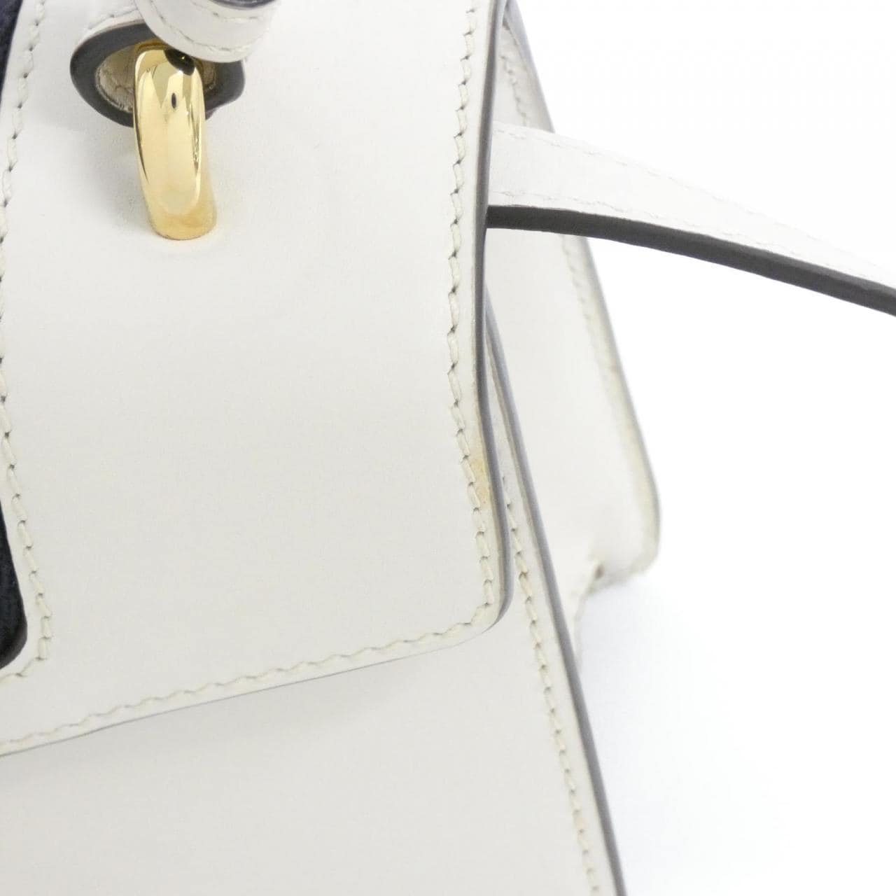 グッチ SYLVIE 470270 D4ZAG バッグ