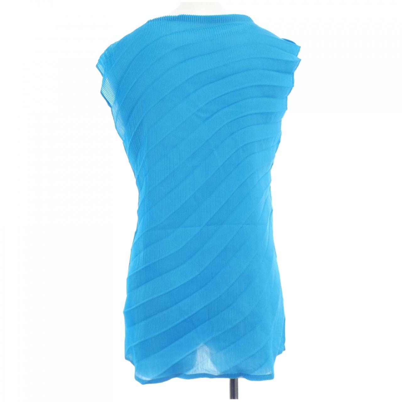 ミーイッセイミヤケ me ISSEY MIYAKE トップス