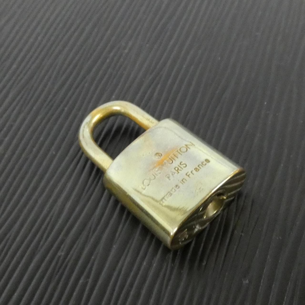 ルイヴィトン エピ アルマ PM M52142 バッグ