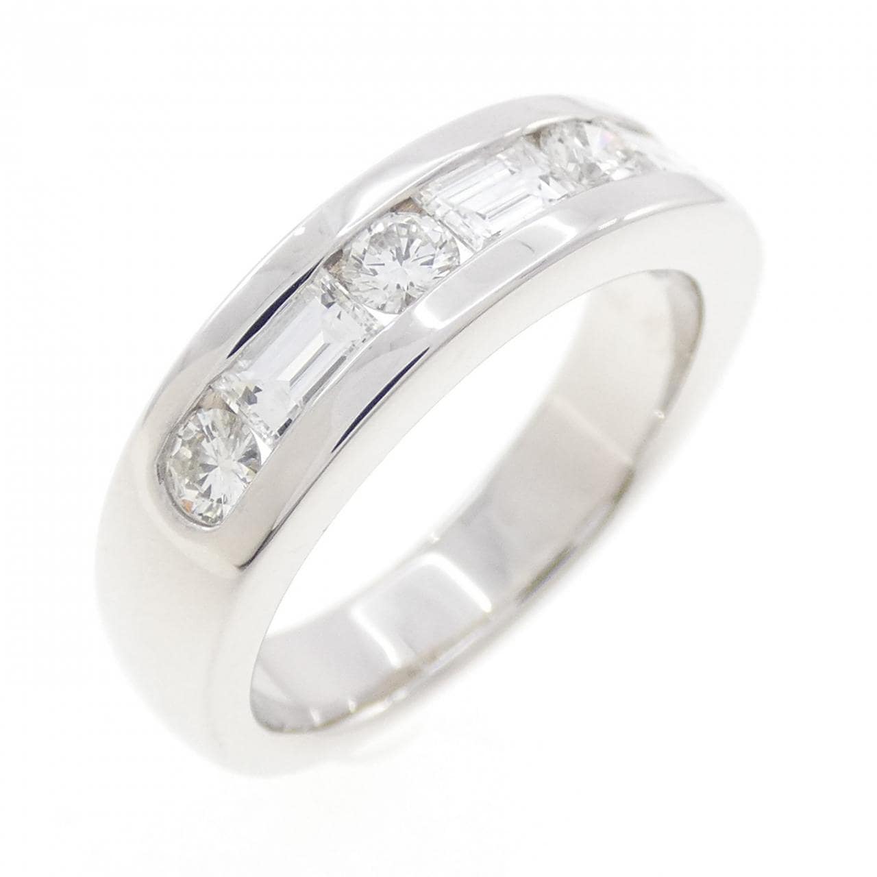 750WG Diamond ring