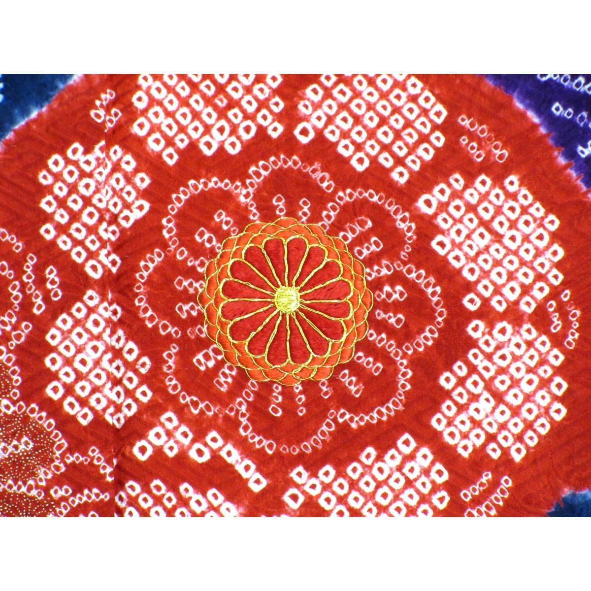 振袖　友禅金彩加工　絞り加工刺繍入