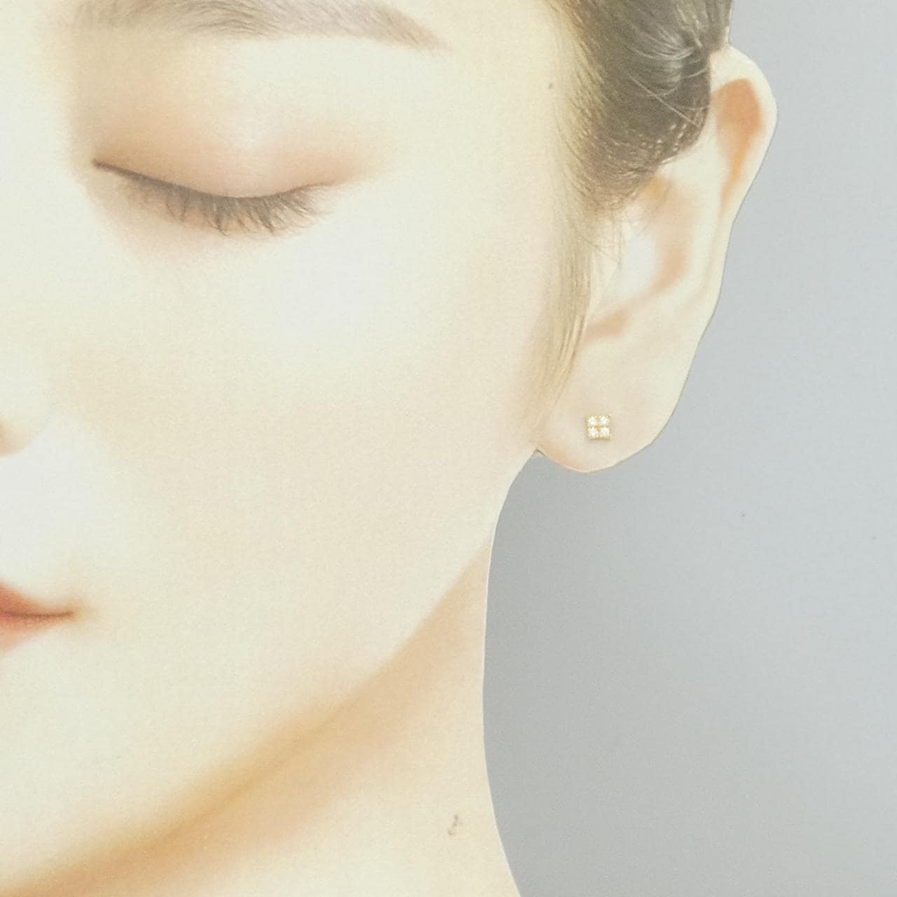 アーカー エターナル ライツ スタッド ピアス 0.08CT