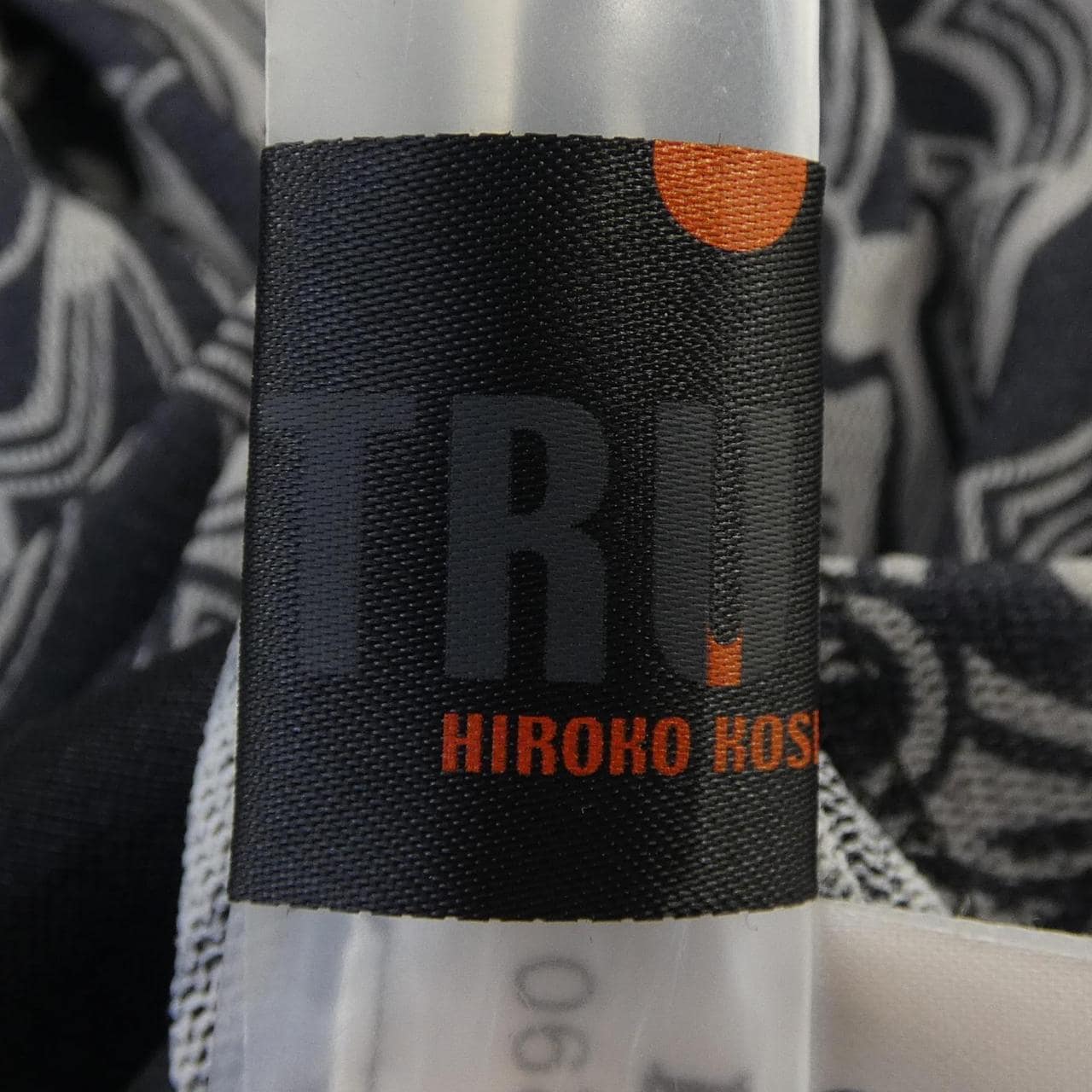 ヒロココシノ HIROKO KOSHINO トップス