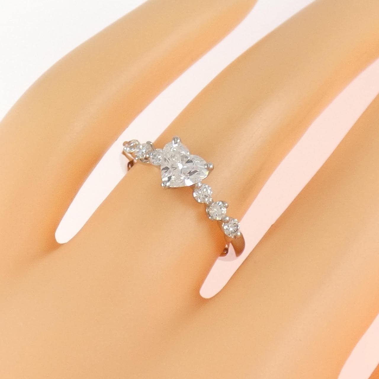 PT900 ダイヤモンド リング 0.560CT D SI2 ハートシェイプ