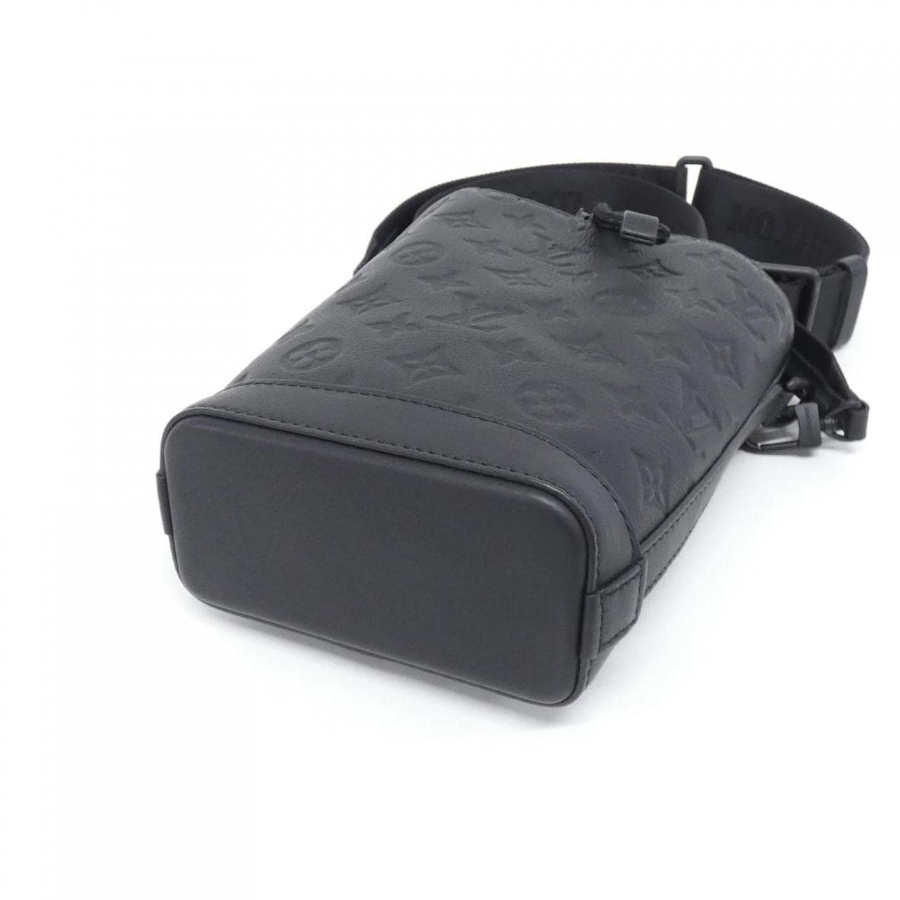 ルイヴィトン モノグラム シャドウ ノエ スリング M82248 ショルダーバッグ