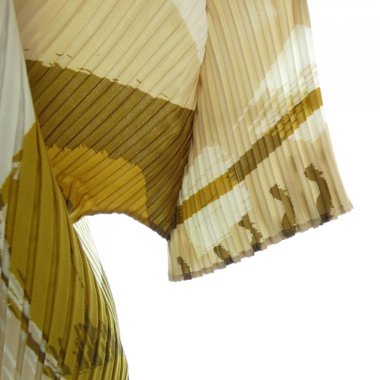 イッセイミヤケ ISSEY MIYAKE トップス