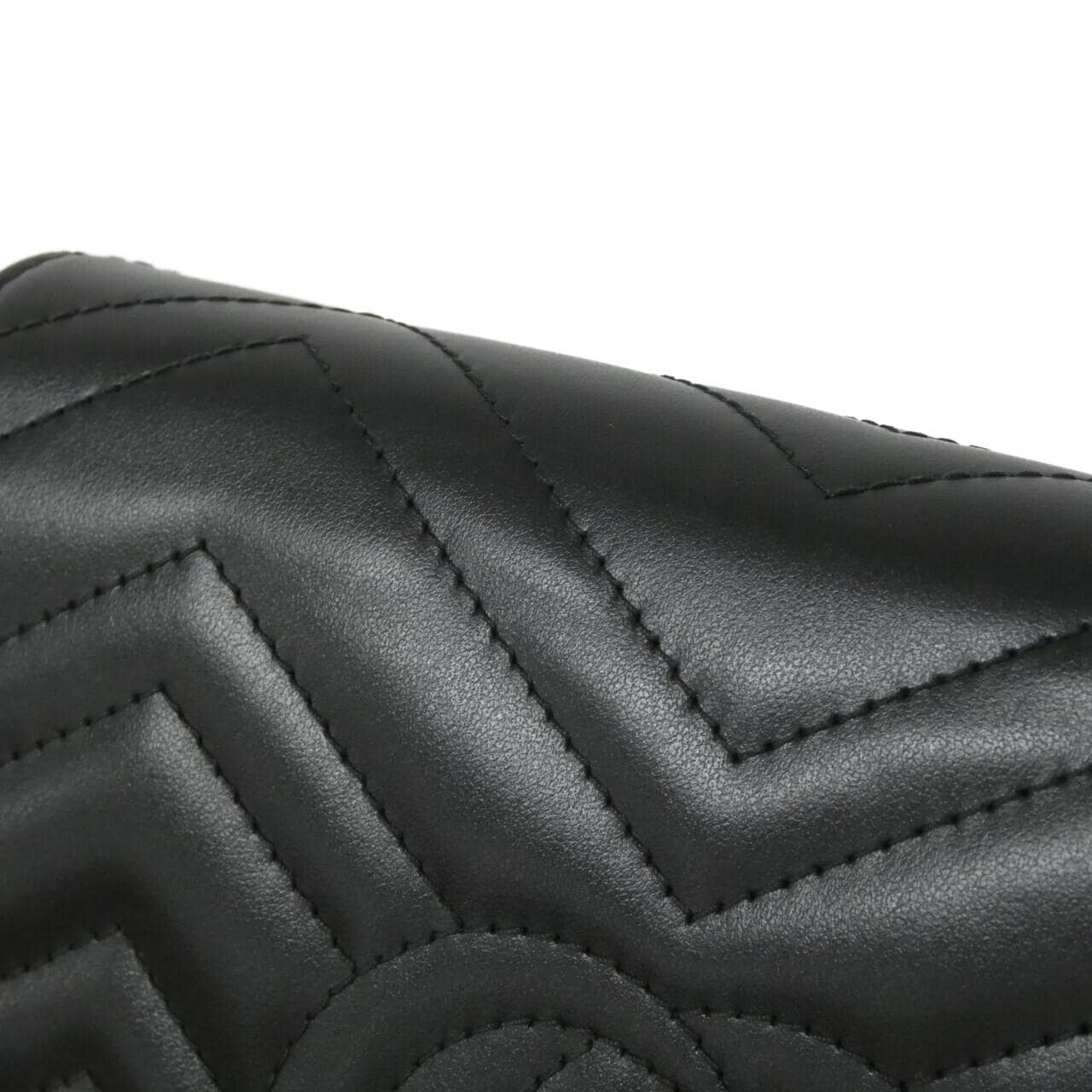 グッチ GG MARMONT 474575 DTD1T ショルダーバッグ