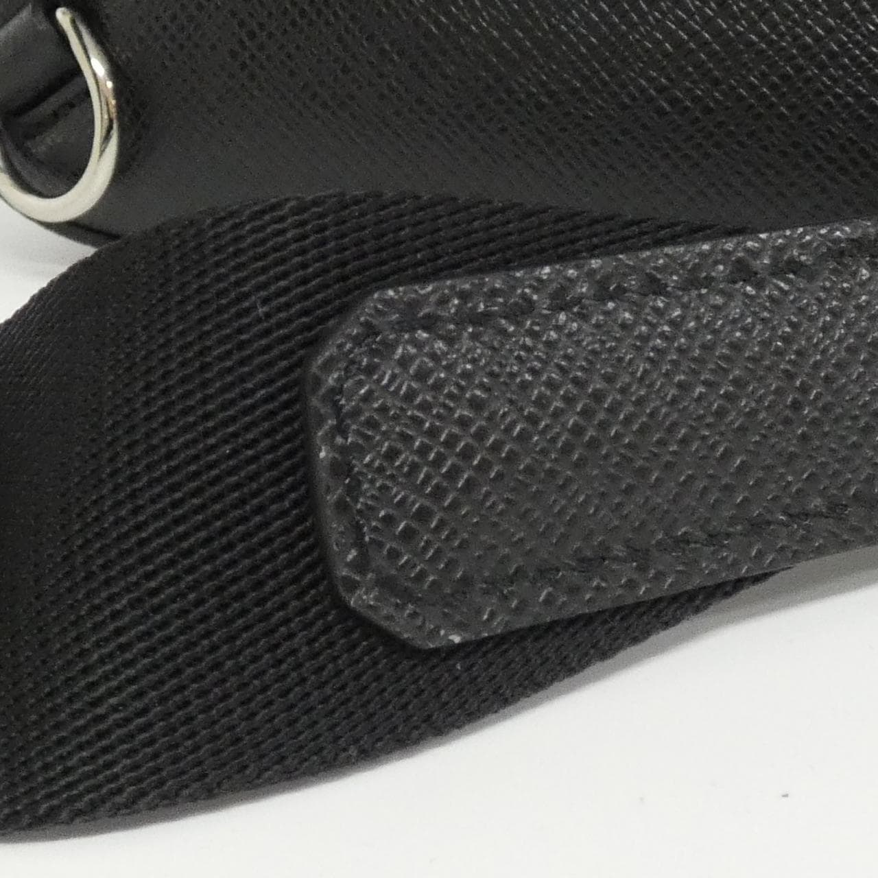 ルイヴィトン タイガ アヴェニュー スリングバッグ M30863 ショルダーバッグ