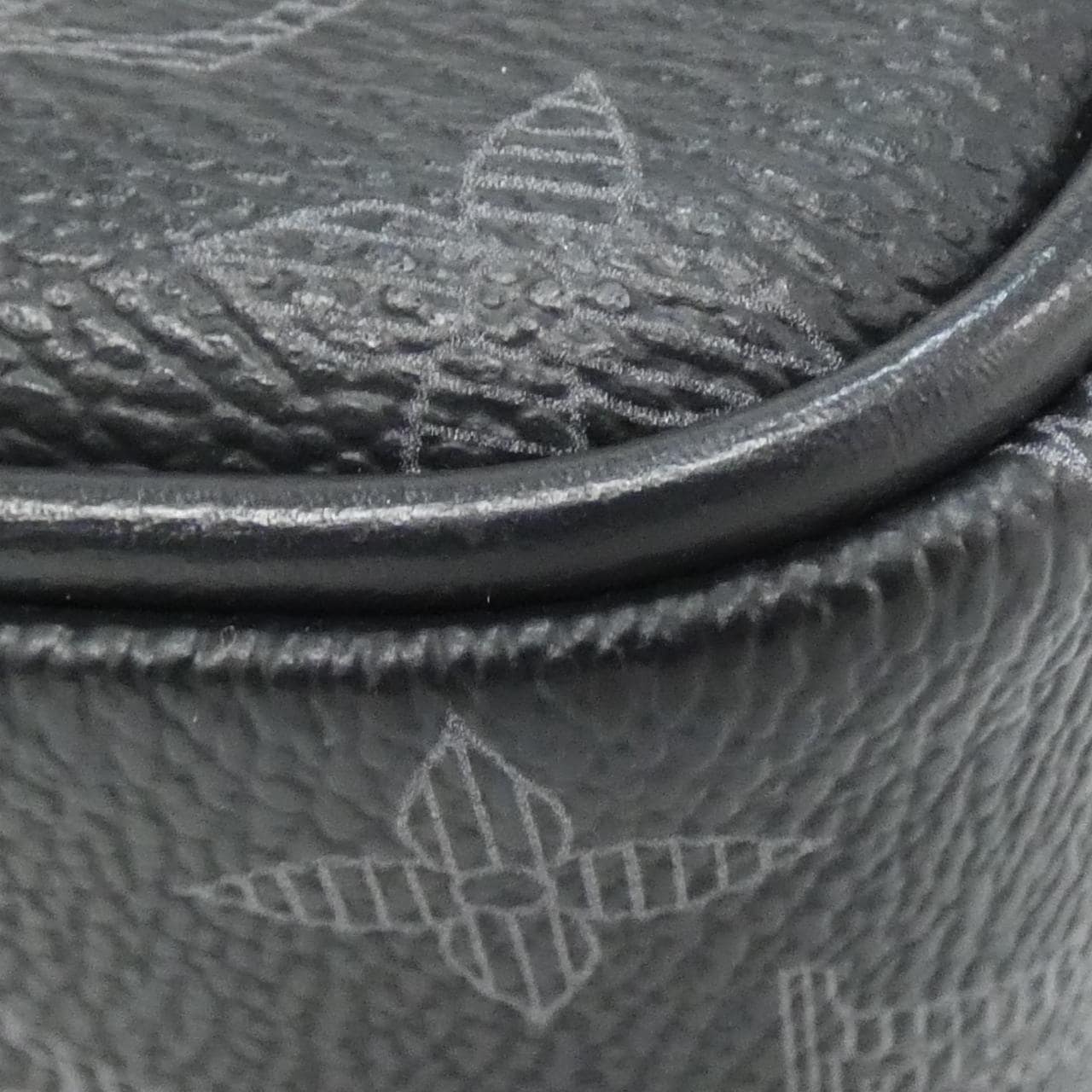 ルイヴィトン モノグラム エクリプス ダヌーブ M43677 ショルダーバッグ