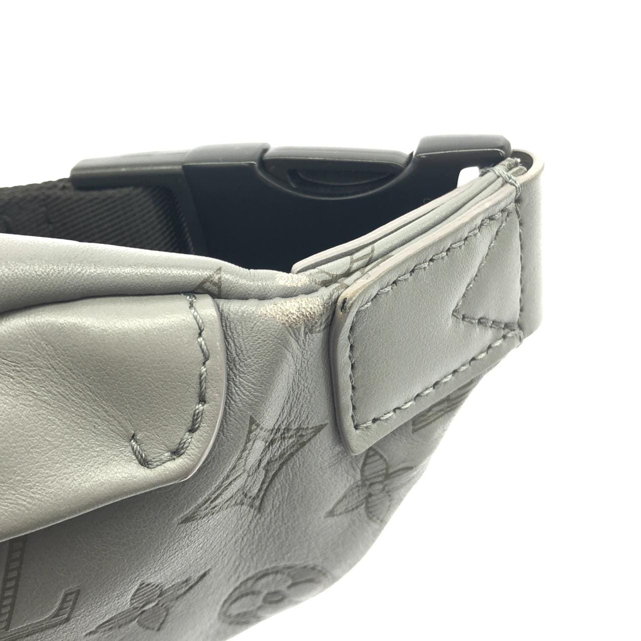 ルイヴィトン モノグラム シャドウ ディスカバリー バムバッグ PM M46108 ショルダーバッグ